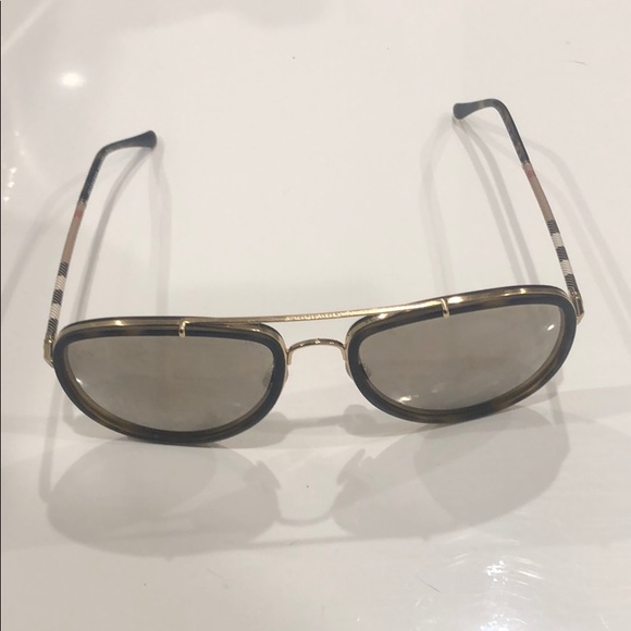 Burberry Sun Glasses - Picture 1 of 4
